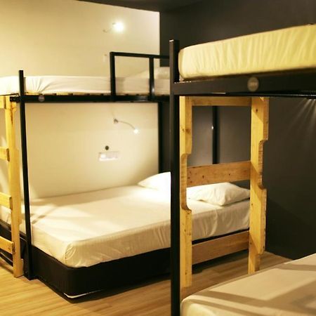 Revopackers Beds And Bunks Hostel Kuala Lumpur Exterior foto