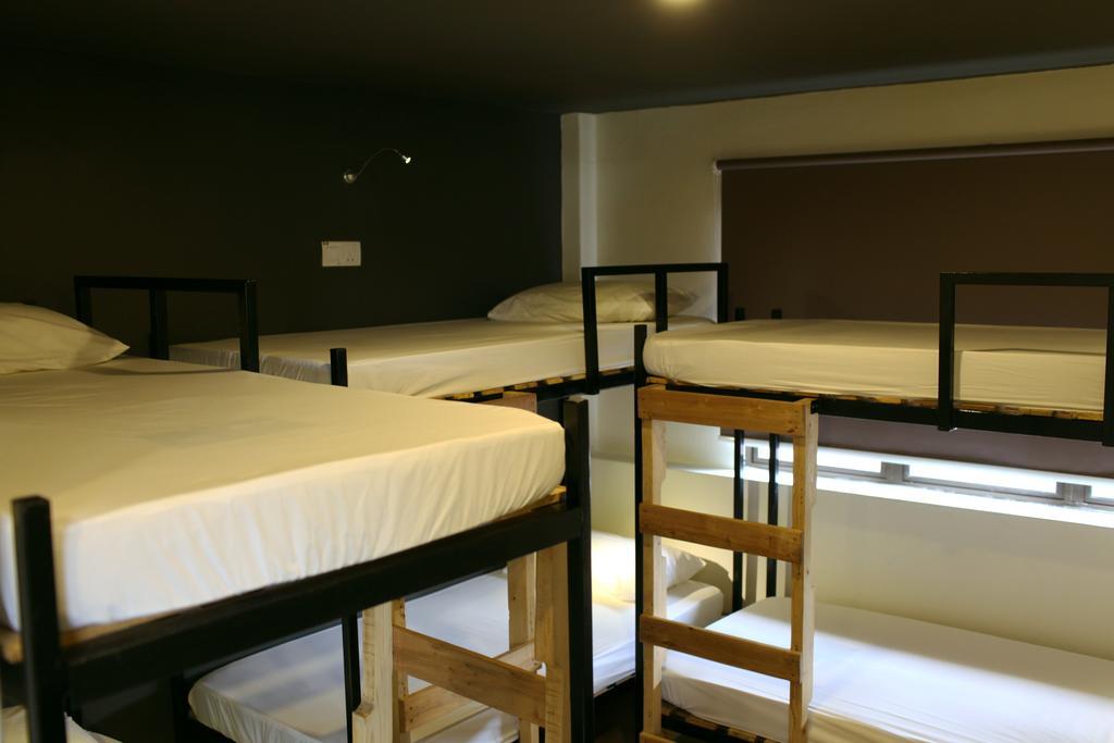 Revopackers Beds And Bunks Hostel Kuala Lumpur Exterior foto