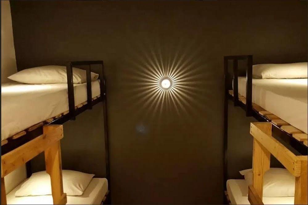 Revopackers Beds And Bunks Hostel Kuala Lumpur Exterior foto