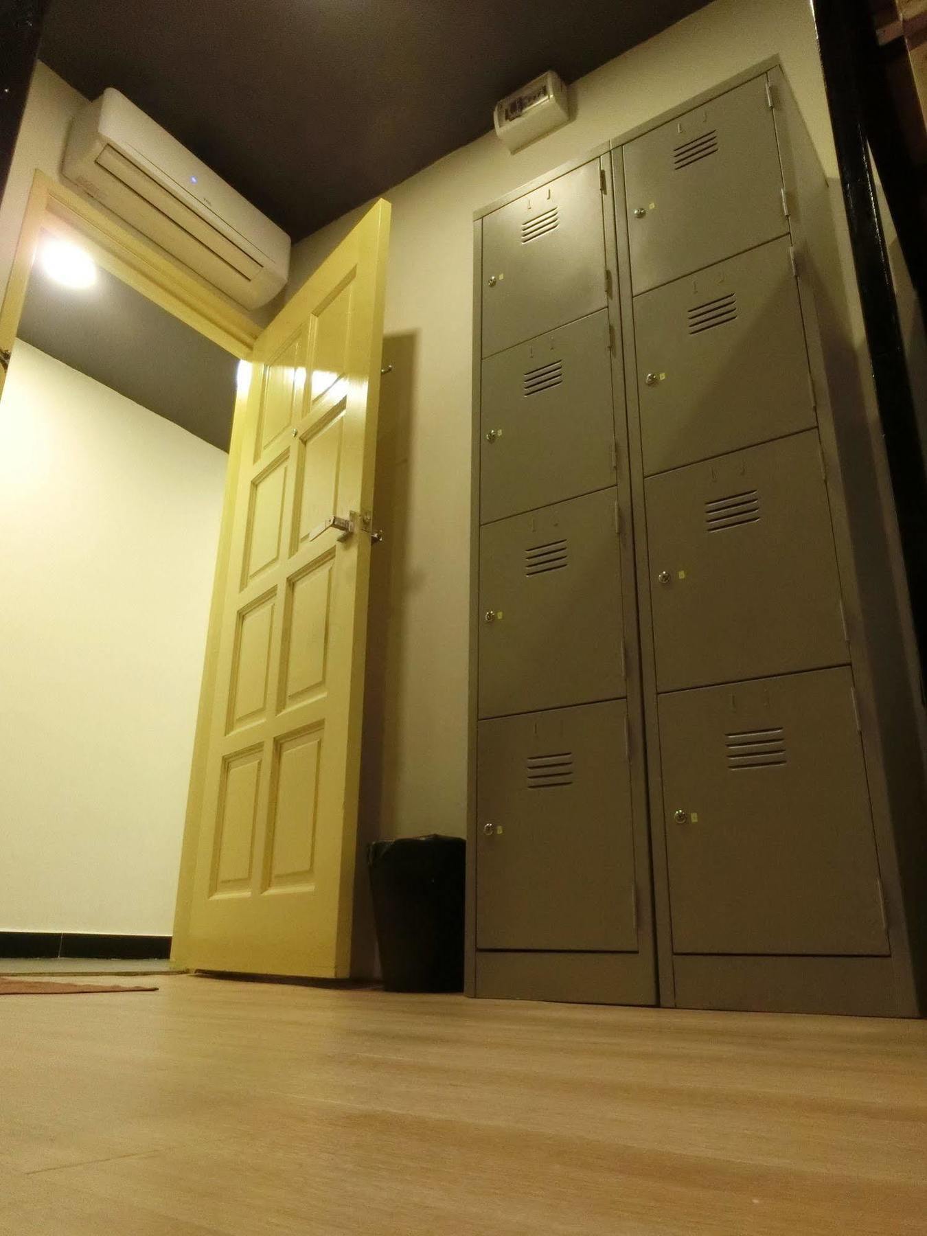 Revopackers Beds And Bunks Hostel Kuala Lumpur Exterior foto